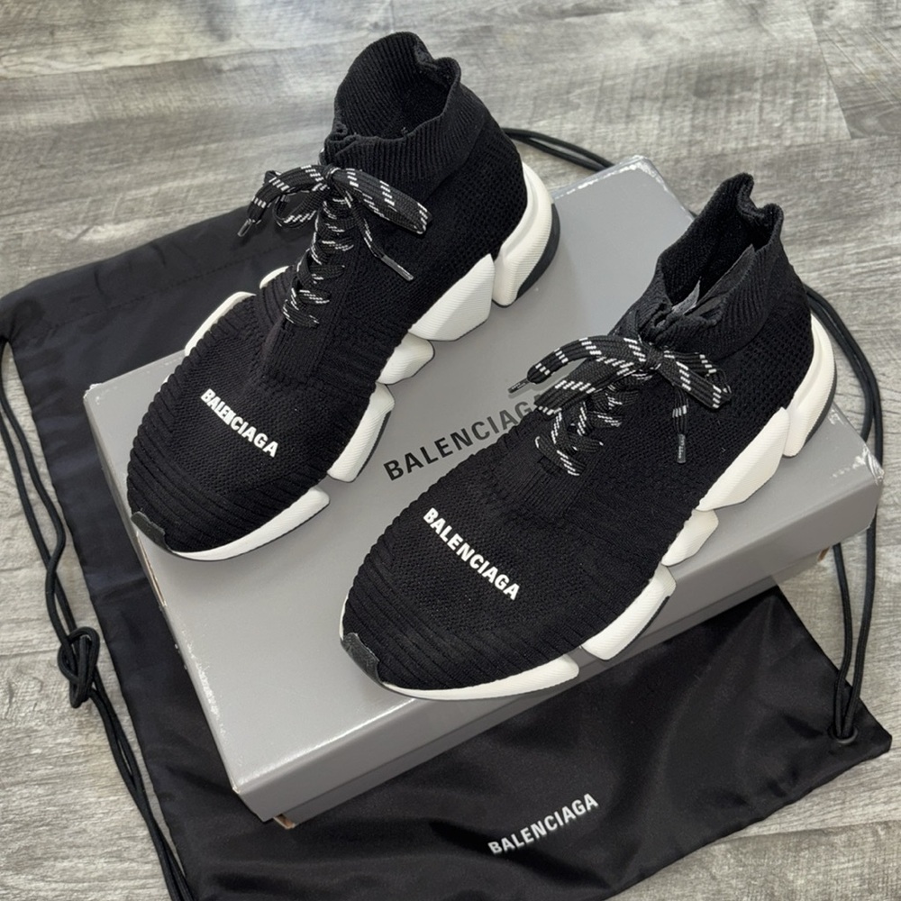 Balenciaga speed 2.0 lace up recycled knit sole black white black US 8